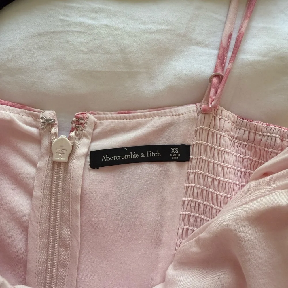 XS Abercrombie Dipped- Waist Bubble Hem Midi Dress - Picture 3 of 6